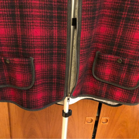 Vintage Woolrich Red and Black Plaid Vest 1995-05 - Picture 5 of 7